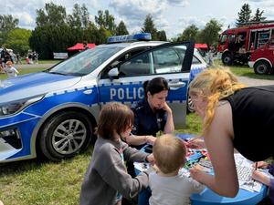 Policjantka podczas przedsięwzięcia.