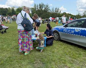 Policjantka podczas przedsięwzięcia.