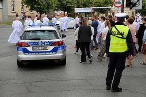 Bydgoscy policjanci czuwali nad bezpiecznym przebiegiem procesji Bożego Ciała