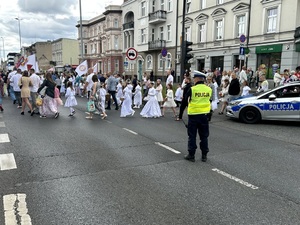 Bydgoscy policjanci czuwali nad bezpiecznym przebiegiem procesji Bożego Ciała