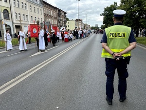 Bydgoscy policjanci czuwali nad bezpiecznym przebiegiem procesji Bożego Ciała