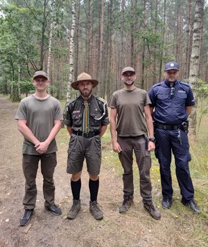 Białobłocki dzielnicowy spotkał się z harcerzami na obozie nad Kanałem Noteckim