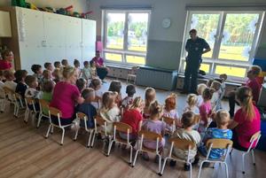 Białobłocki dzielnicowy spotkał się z dziećmi w żłobku "U Misia"