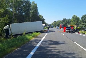 pojazdy uczestniczące w zdarzeniu drogowym na DK nr 10