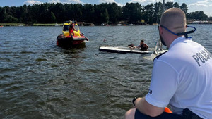 wodniacy podczas akcji ratunkowej