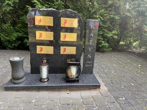 Tablica upamiętniająca ofiary.