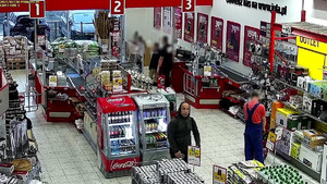 wizerunek mężczyzny na terenie sklepu