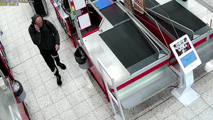 wizerunek mężczyzny na terenie sklepu