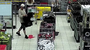 wizerunek mężczyzny na terenie sklepu