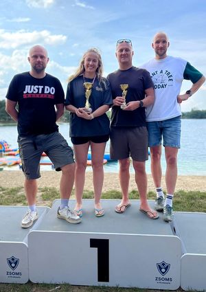 policjanci na podium