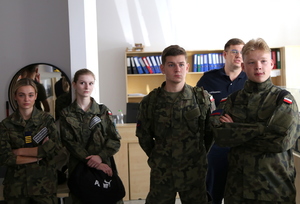 Uczniowie szkoły mundurowej odwiedzili bydgoską komendę