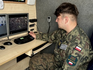 Uczniowie szkoły mundurowej odwiedzili bydgoską komendę