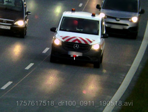 Policjanci ruchu drogowego kontrolowali odległości między pojazdami na S-5