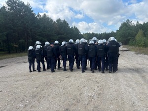 Policjanci podczas ćwiczeń.