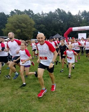 Policjanci i pracownicy cywilni z bydgoskiej komendy miejskiej uczestniczyli w 2. Biegu „Bydgoszcz Tętni Dobrem”