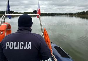 Policyjni „wodniacy” czuwali nad bezpieczeństwem uczestników XXV Regat Pamięci na Zalewie Koronowskim
