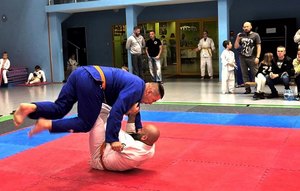 Policjant z bydgoskiego Szwederowa na podium ogólnopolskich mistrzostw w sztukach walki
