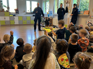 Policyjni profilaktycy w przedszkolu „Mały Poliglota”
