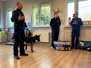 Policyjni profilaktycy w przedszkolu „Mały Poliglota”