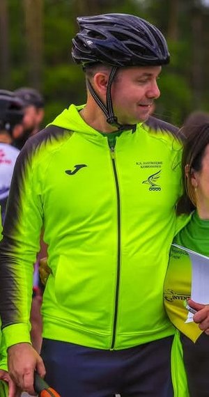 POLICJANT W STROJU SPORTOWYM