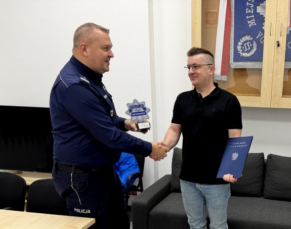 Podziękowania Komendanta Miejskiego Policji w Bydgoszczy dla kierowcy autobusu komunikacji miejskiej