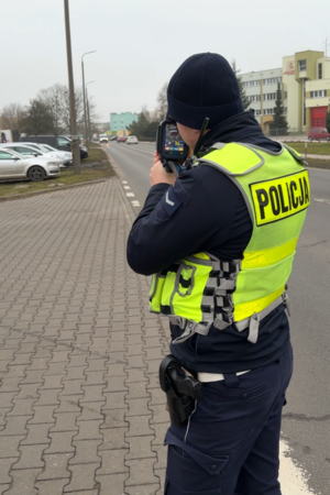 policjant ruchu drogowego w trakcie działań