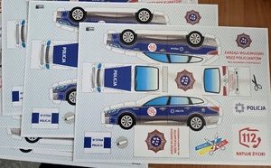 składanka papierowa przedstawiająca radiowóz