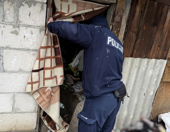 Bydgoscy policjanci kontrolują miejsca przebywania osób w kryzysie bezdomności