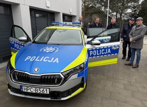 Nowy radiowóz dla policjantów z Niemcza ufundowany przez Gminę Osielsko