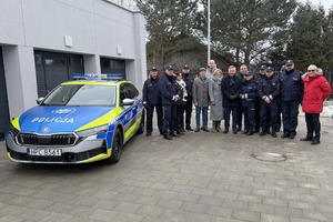 Nowy radiowóz dla policjantów z Niemcza ufundowany przez Gminę Osielsko