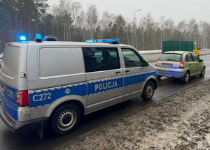 Szybka reakcja policjantów z Błonia pomogła kierowcy dotrzeć na czas