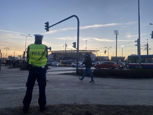 Policjanci podczas zabezpieczenia meczu.