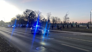Policjanci podczas zabezpieczenia meczu.