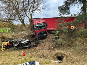 Służby podczas działań na miejscu wypadku.