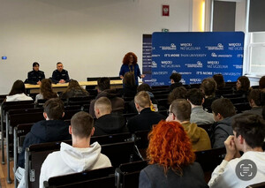 policjanci podczas wykładu dla studentów