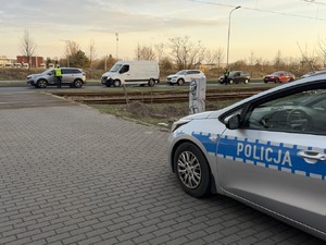 Policjanci ruchu drogowego podczas działań.