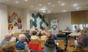 Uczestnicy spotkania podczas odgrywania scenki.