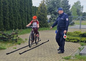 Egzamin na kartę rowerową pod okiem policjantów z Białych Błot