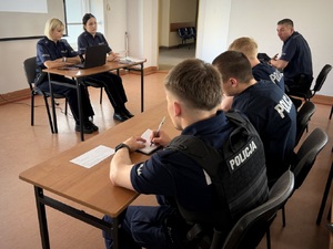 Kursanci ze Szkoły Policji w Pile patrolują ulice Bydgoszczy