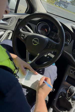 policjanci podczas służby