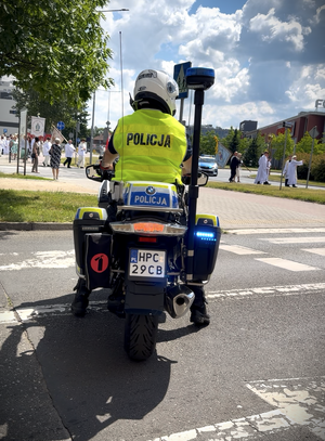 Bydgoscy policjanci czuwali nad bezpiecznym przebiegiem procesji Bożego Ciała