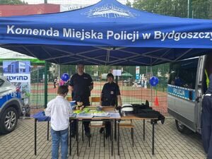policjanci i uczestnicy Dni Szwederowa