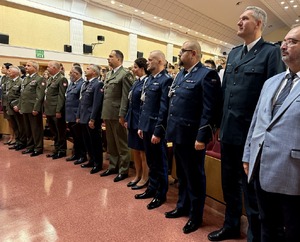 Komendanci podczas uroczystości rozpoczęcia roku szkolnego.