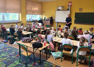 Policjantka z bydgoskiego Błonia spotkała się z uczniami Szkoły Podstawowej nr 64