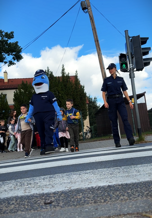„Bezpieczna droga do szkoły” z bydgoskimi policjantami w Szkole Podstawowej w Osielsku