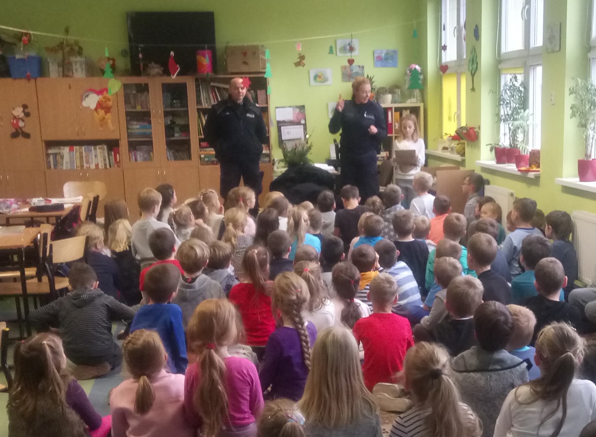 Policjanci z Błonia spotkali się z uczniami ZS nr 16 w Bydgoszczy