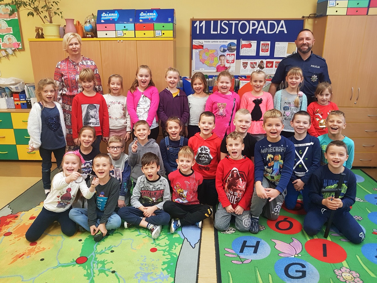 Szkola Podstawowa Nr 2 W Koronowie Wizyta dzielnicowego w Szkole Podstawowej nr 2 w Koronowie - Wiadomości