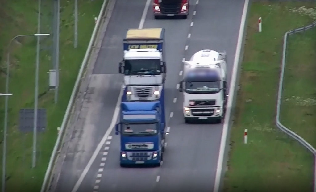 Niebezpieczne manewry wyprzedzania pod lupą bydgoskiej „drogówki” na trasie S5
