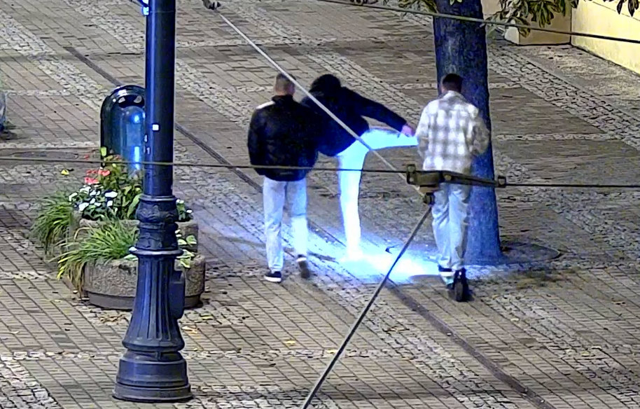 Jazda hulajnogą z promilami, a do tego zaśmiecanie i wulgaryzmy