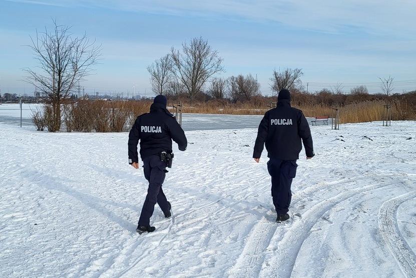 Lód może załamać się w każdej chwili – policjanci apelują o rozsądek